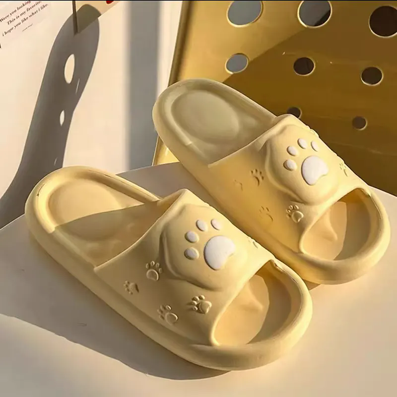 Vad gör Cute Footprint Slippers till nästa stora trend inom mysiga skor?